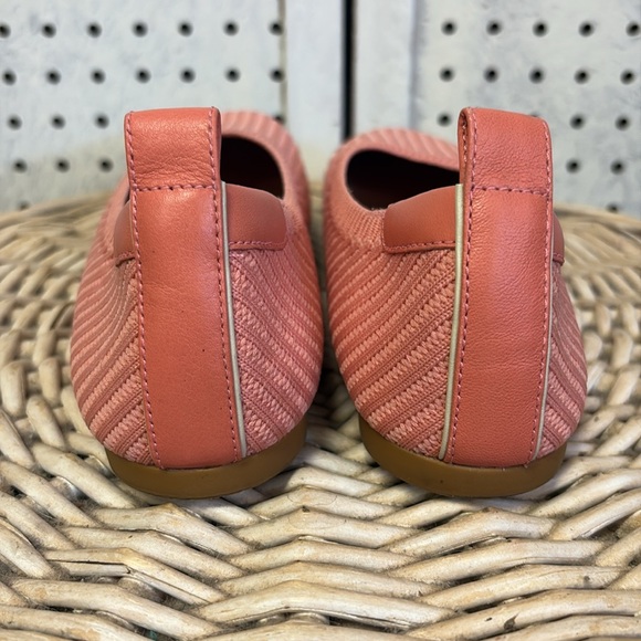 Everlane - Picture 6 of 8